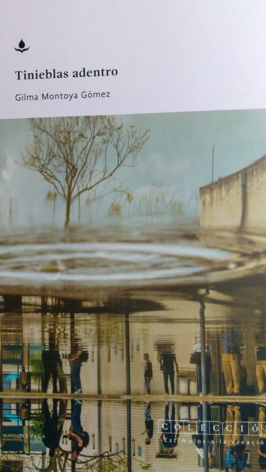 “En esta puta ciudad”, una reseña sobre Tinieblas adentro.