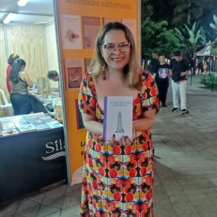 La Poeta Camila Melo Parra invita a una noche de faros y espejos